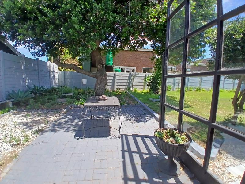 5 Bedroom Property for Sale in Stilbaai Wes Western Cape